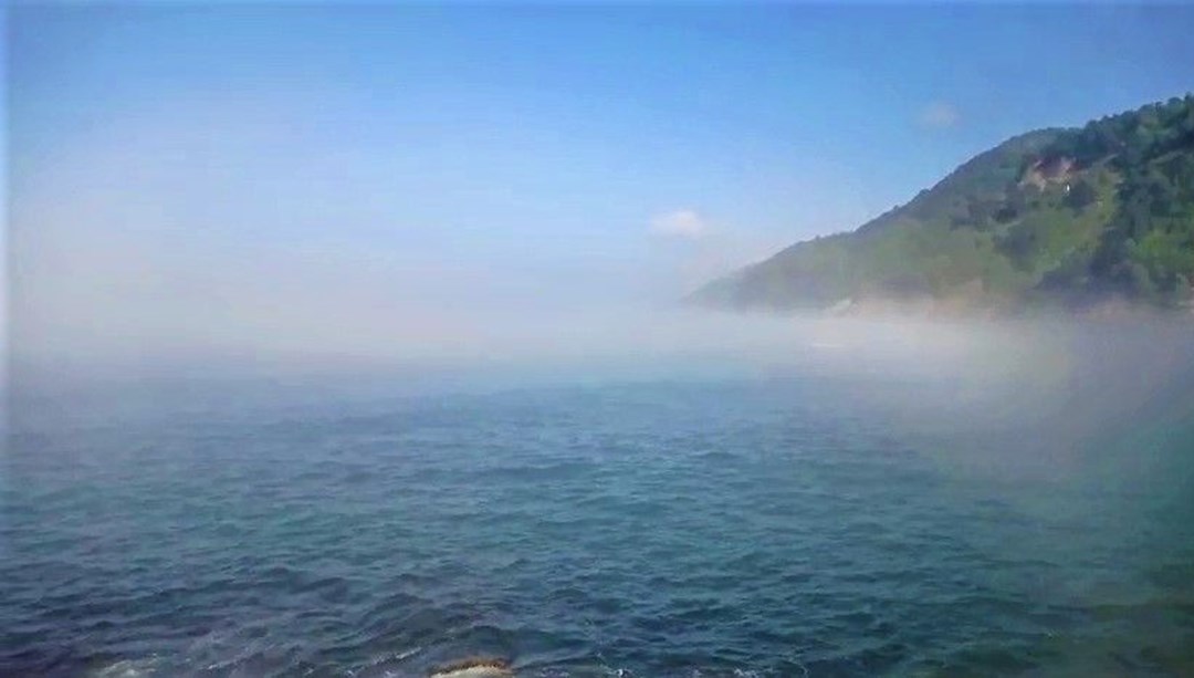 Sıcaklık düştü, denizin üzerinde sis bulutu oluştu