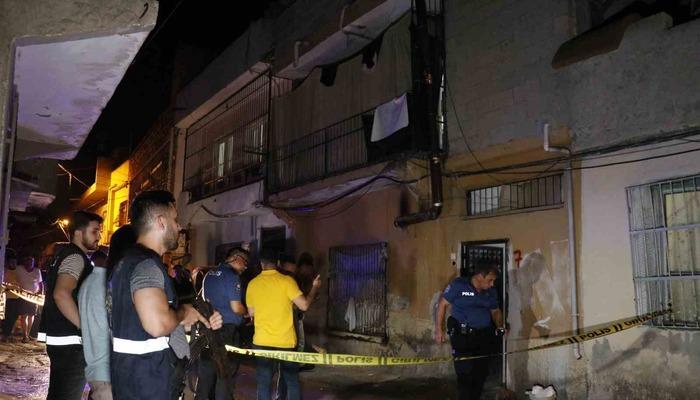 Evinin zili çalınca balkona çıktı, başından vurularak öldü