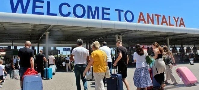 Hava yoluyla Antalya’ya gelen turist sayısı 11 milyonu aştı