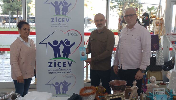 Cıgalı Ziçev Vakfı yararına kermesine katıldı.