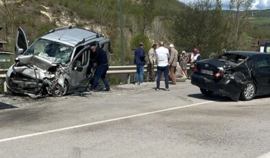 Samsun’da otomobil ile ticari araç çarpıştı: 5 yaralı